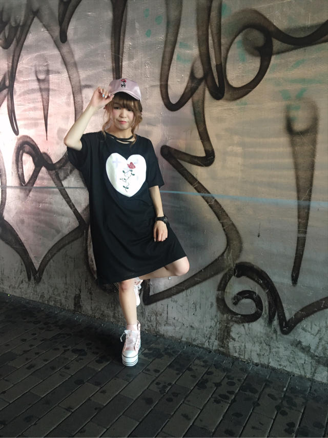 HEP♡クロスハートローズプリントTシャツOPコーデ:+.ﾟ.+: