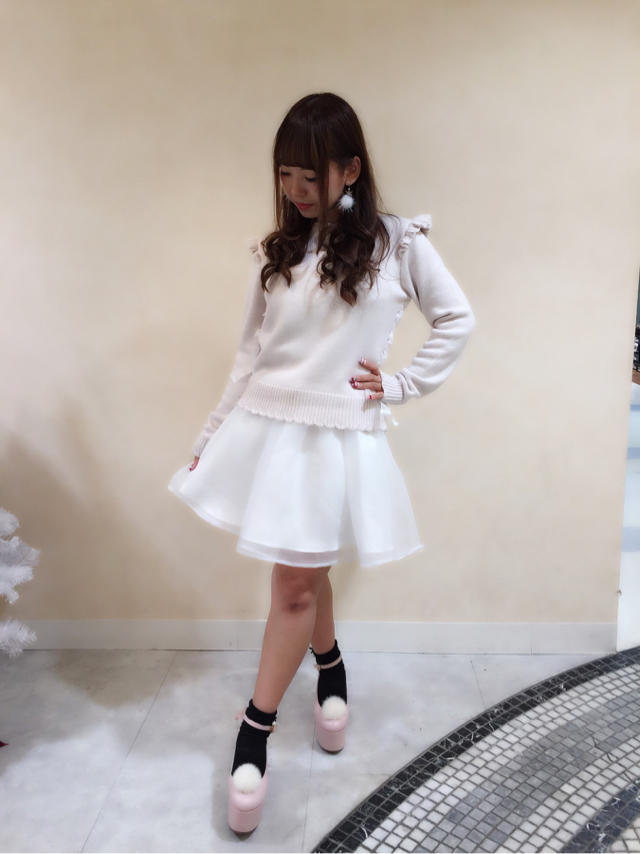 siori♡♡スピンドルニットでふんわりカジュアルCode♪ポンポンシューズで可愛さアップです(*´ω`*)
