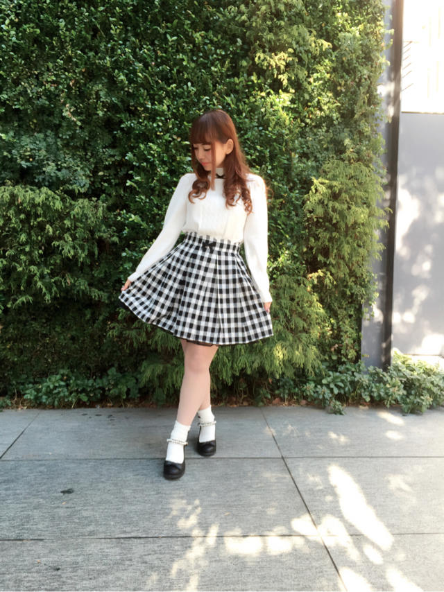 siori♡春ニット着回しコーデ♪首元が可愛くガーリーに着こなしてみました(*´╰╯`๓)♬
