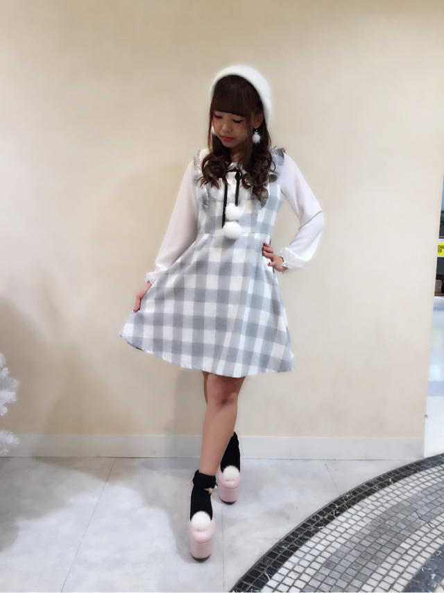 siori♡♡ポンポンチェックOPで女子力アップCode♪ブラウス合わせで可愛さ倍増です(灬ºωº灬)