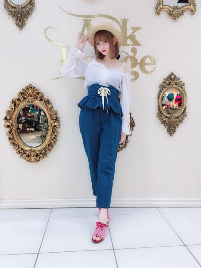 札幌パセオ♡デニムパンツで大人ガーリーコーデ♪