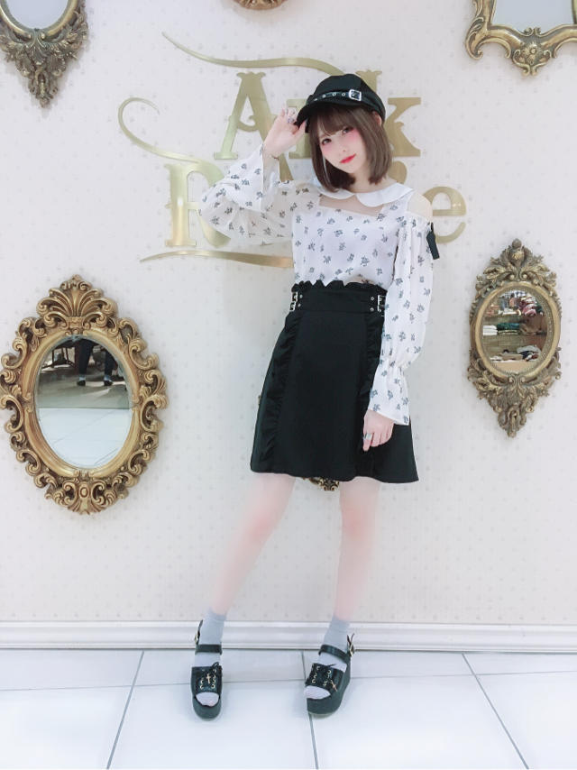 札幌パセオ♡モノトーンで甘さを抑えた花柄code♡