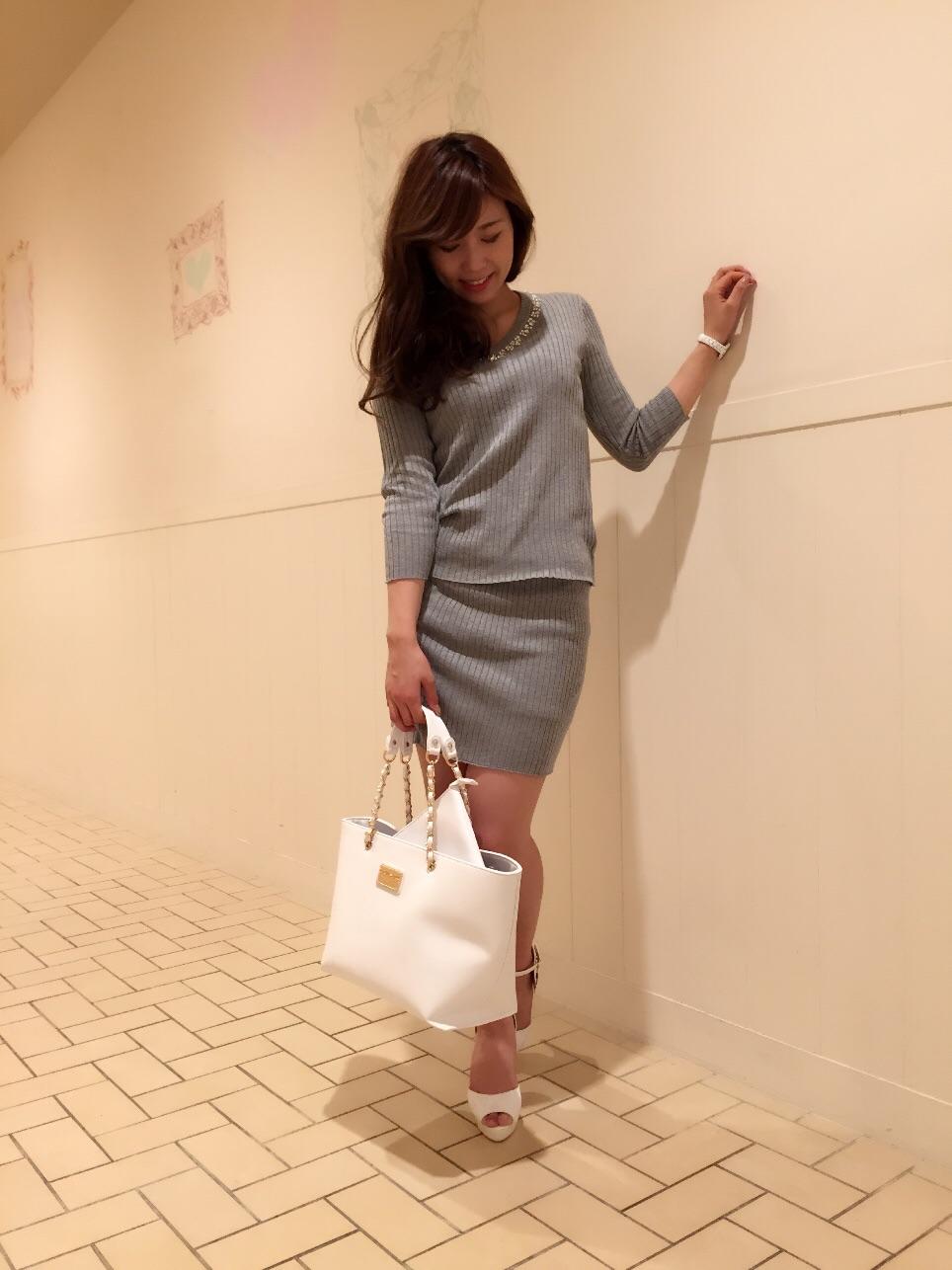着回しに大活躍っ♪Vネックビジュー付きセットアップ