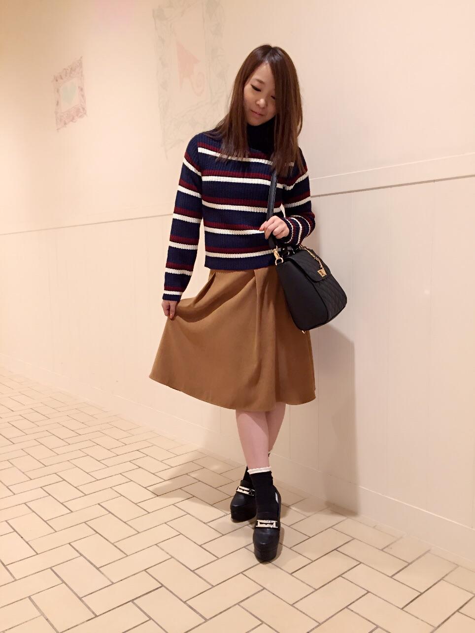 ボーダーがおしゃれなハイネックニットのご紹介☆