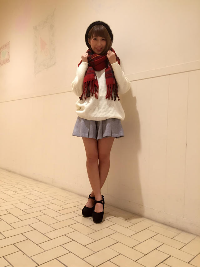Vネックニットでキュートシンプルコーデ♡