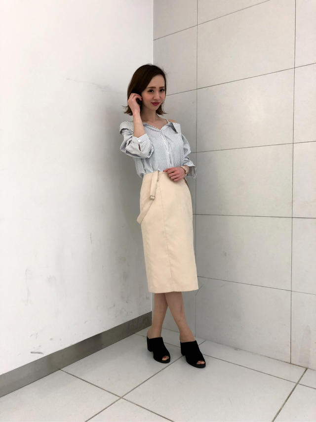 再入荷♡オフショルシャツ♡りこ