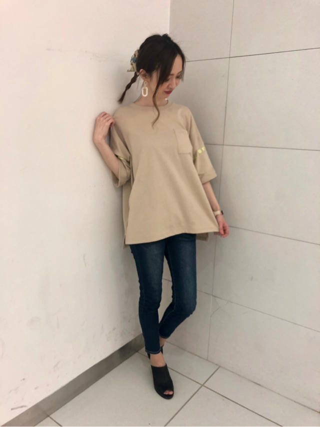 ネオンカラー刺繍Tシャツ♡りこ