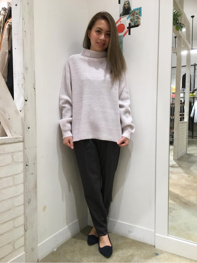 ボトルネックニットコーデ