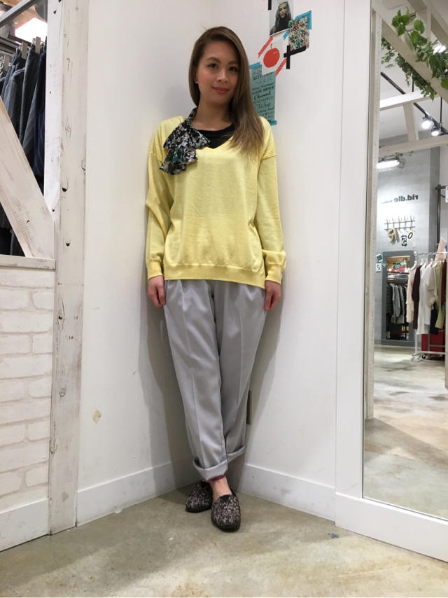 サイドリブVネックプルオーバーコーデ