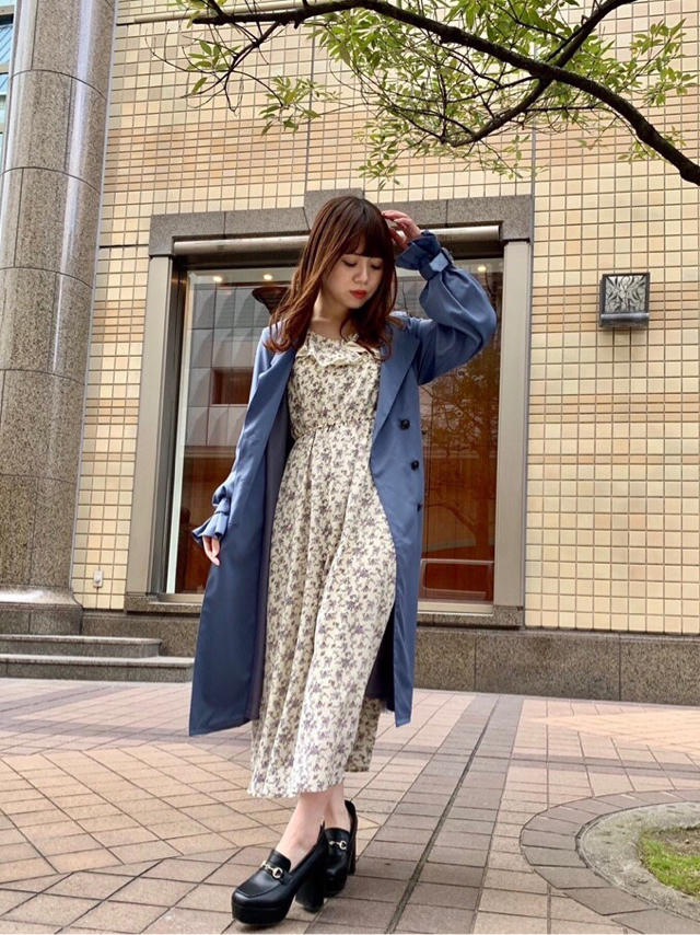 バックチュールトレンチコートで華やかに♡