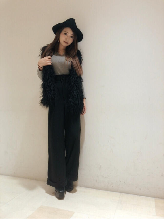 フェイクファーシャギーベスト ♥ 再入荷〜っ ♥ ななちゃんとのツーショット ♥