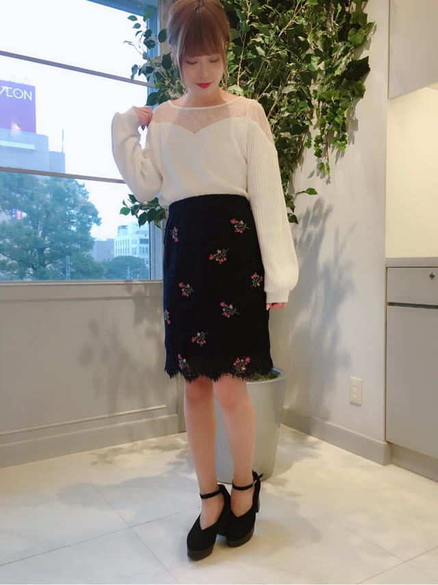 大人可愛い刺繍柄レースタイトスカート❤︎