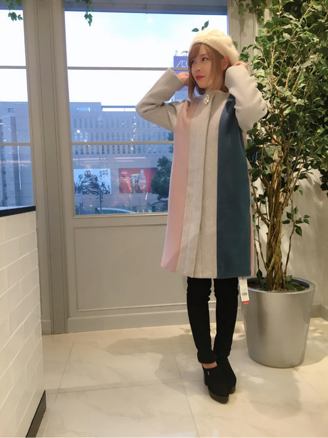 コーデが寂しくなりがちな冬スタイルにプラスワン！縦ライン切り替えコート❤︎