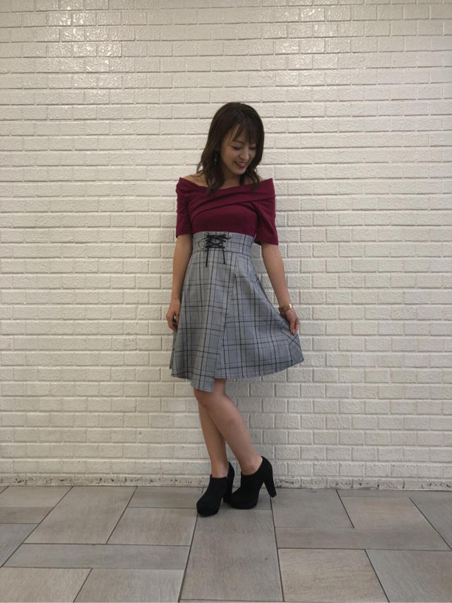 チェック柄×オフショルワンピースで女性らしさup♡satou