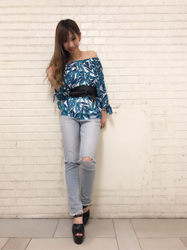Naoオススメ！白石麻衣さん着用リーフ柄オフショルトップス♡Nao