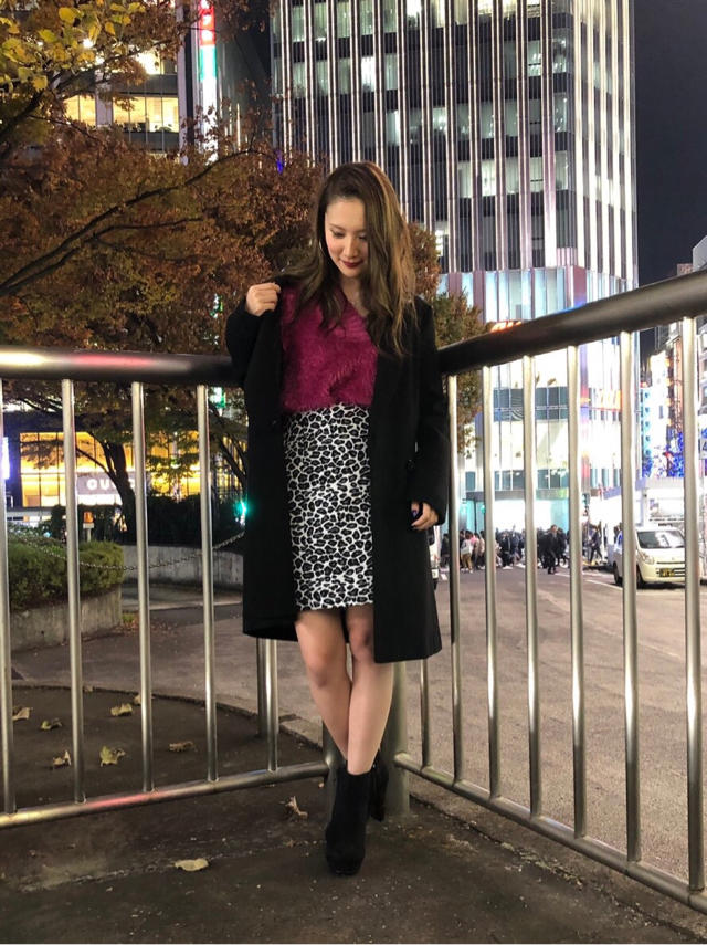 夜景が似合うセクシーコーデ♡ピンクニット×ヒョウ柄スカート♡みい