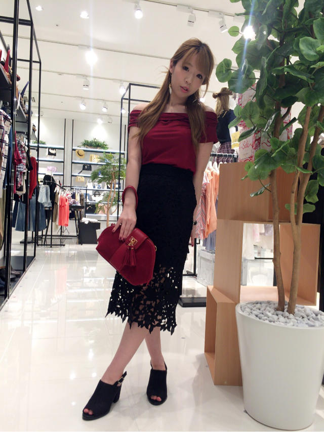新作!!オフショルtops♡こんこん