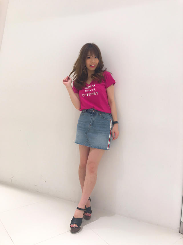 ¥990♡VネックロゴTシャツ...Nao