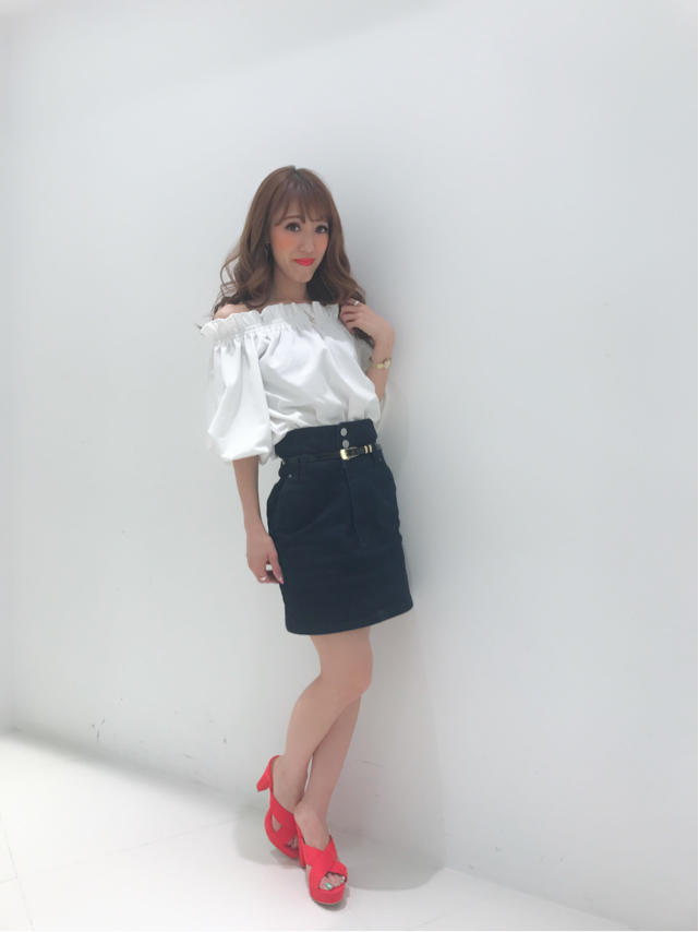 定番♡オフショルトップス…Nao