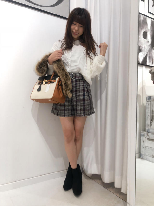 肩あきケーブルニットコーデ★