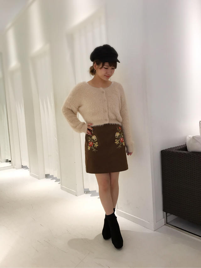 新作刺繍タイトスカートコーデ♪
