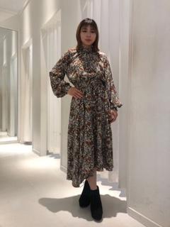 新作☆花柄イレヘムワンピース