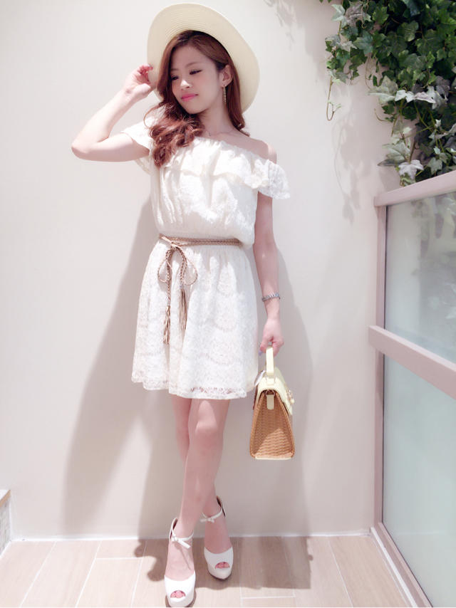 新作♡スタッフからも大好評♡オフショルレースフリルワンピース♡