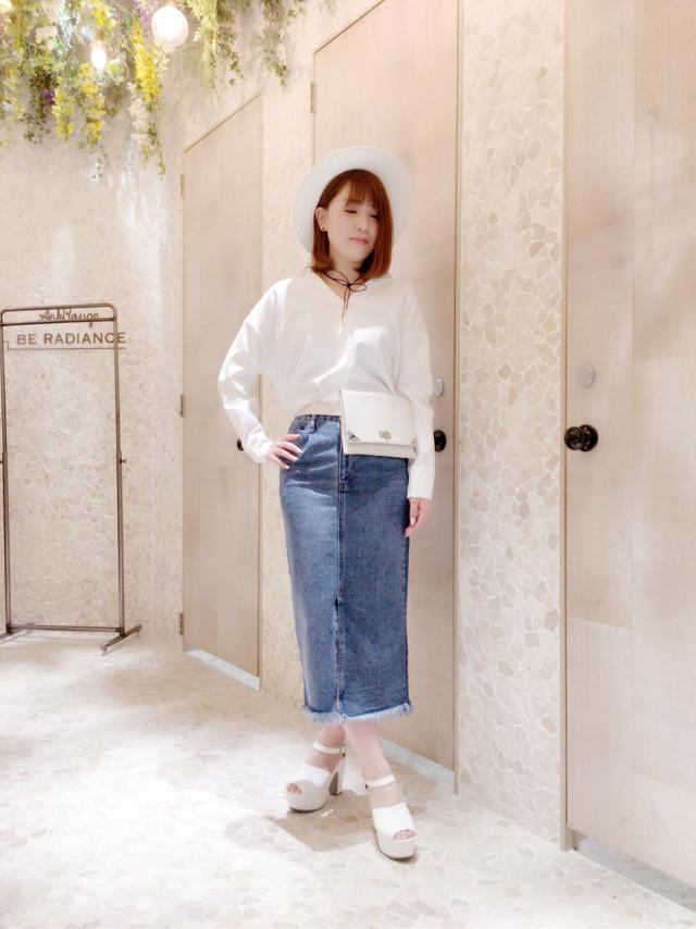リボンが可愛いback style♡ブラウス×タイトデニムスカート♡立花チーフ♡