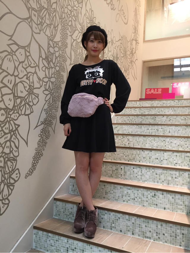 ベティちゃんコラボ商品☆セットアップのご紹介！！休憩中に2ショット♡♡
