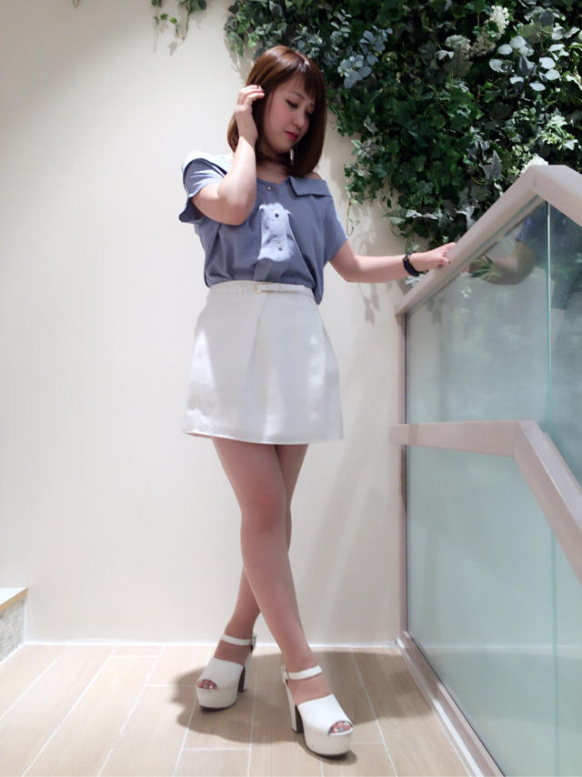 はるちゃん店頭コーデ✩あの大人気ブラウスが♡懐かしの写真も♡はるちゃんの前髪…♡まみたす
