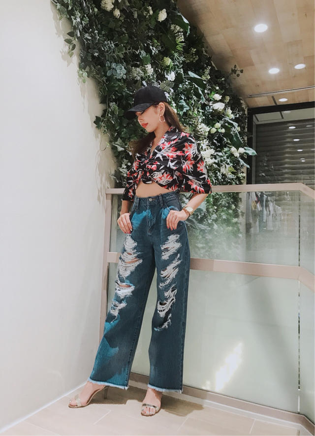花柄開襟シャツ×クラッシュデニムワイドパンツの着回しCODE♡♡