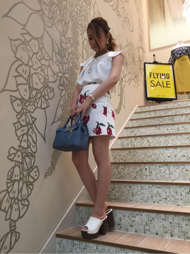 バックシャントップス×花柄タイトスカート♡♡心斎橋店New STAFFのご紹介！！