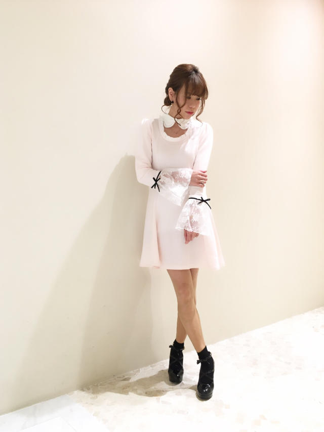 レースと美シルエットで大人可愛いをゲット♡