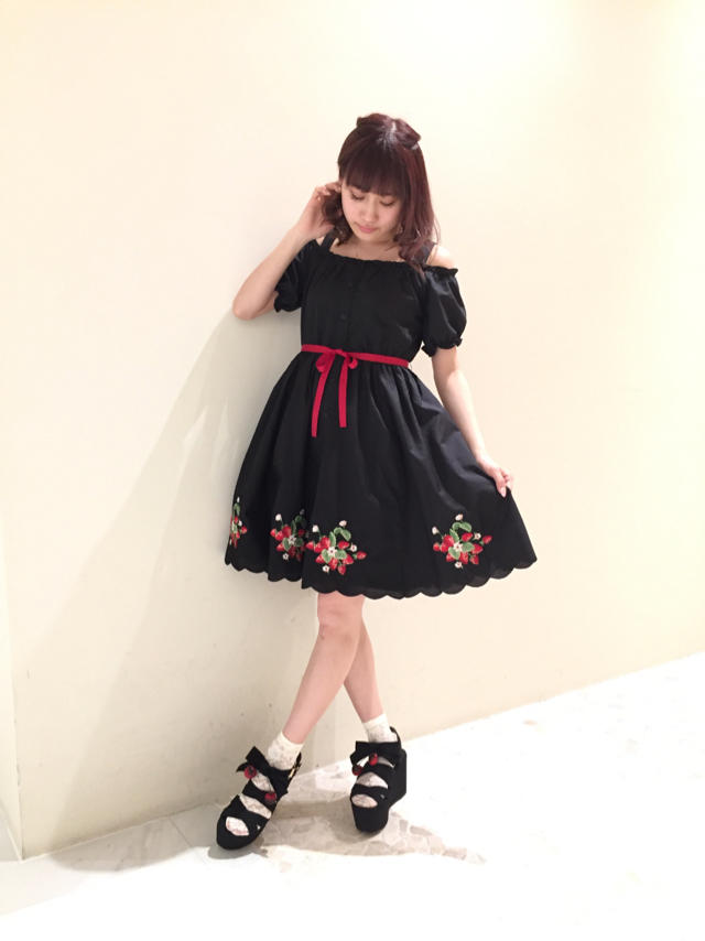 大人気♡ストロベリー刺繍！one-piece