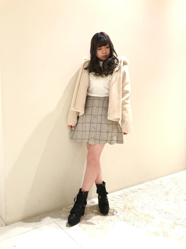 スカラップスカートがポイント！ガーリーコーデ♡