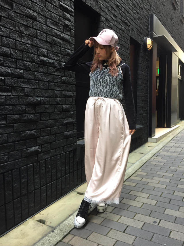 透け感が可愛い♡パンツコーデ