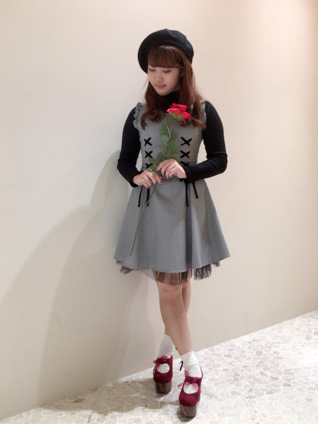 差し色のボルドーを効かせた上品monotone code…♪