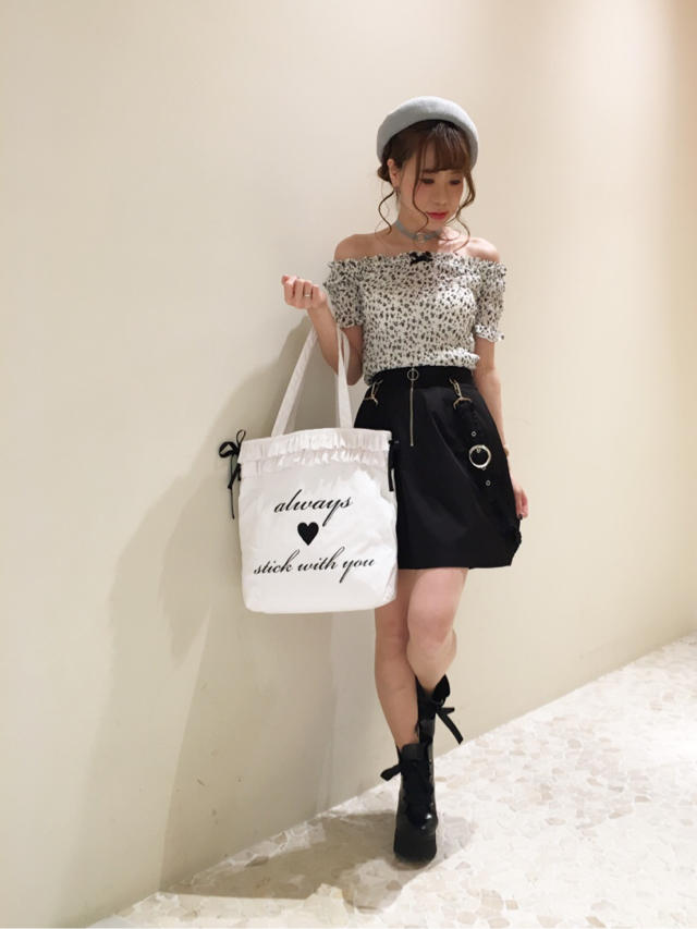 小花柄オフショルTOPSを使ったBlack coordinate♡