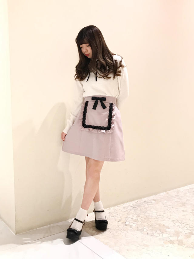 エプロン風なデザインが可愛い♡♡ガーリーコーデ！