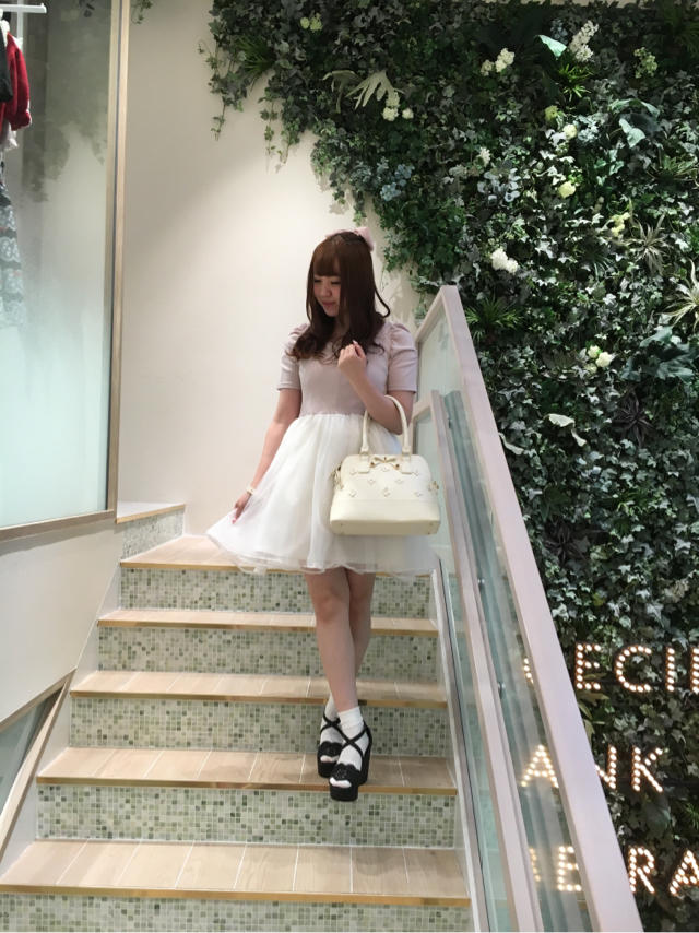 心斎橋路面店♡pink✕white code♡ೄ̥̽