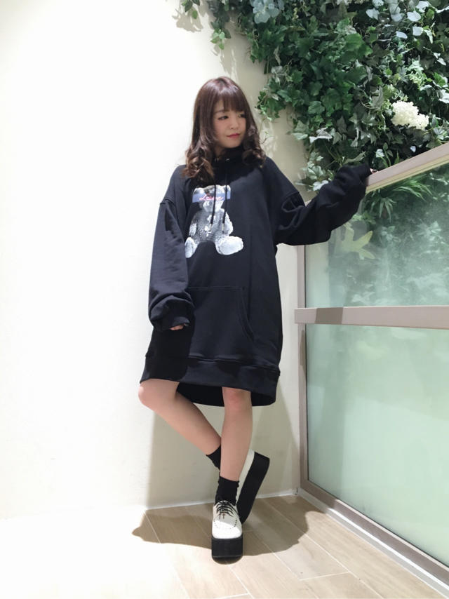 ネオンロゴBearがポイントコーデ* ੈ✩‧₊˚