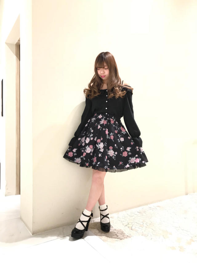 オフショルや花柄がポイント♡Black Coordinate！