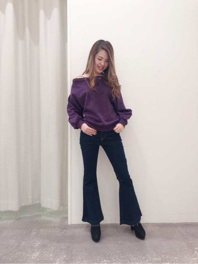 今季も人気のオフショルトップス❤️りさ