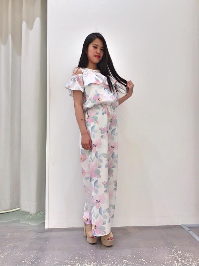 花柄オールインワンで先取りコーディネート❤️初登場みくちゃん！！オフショットあり❤