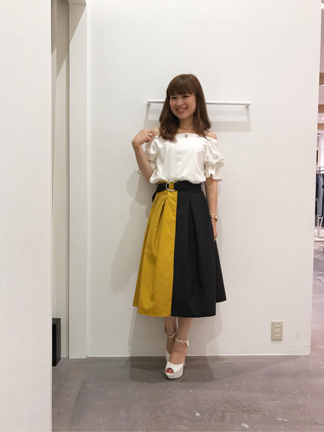 大人気！バイカラースカートを使ったエレガンスコーデ♡まみたす