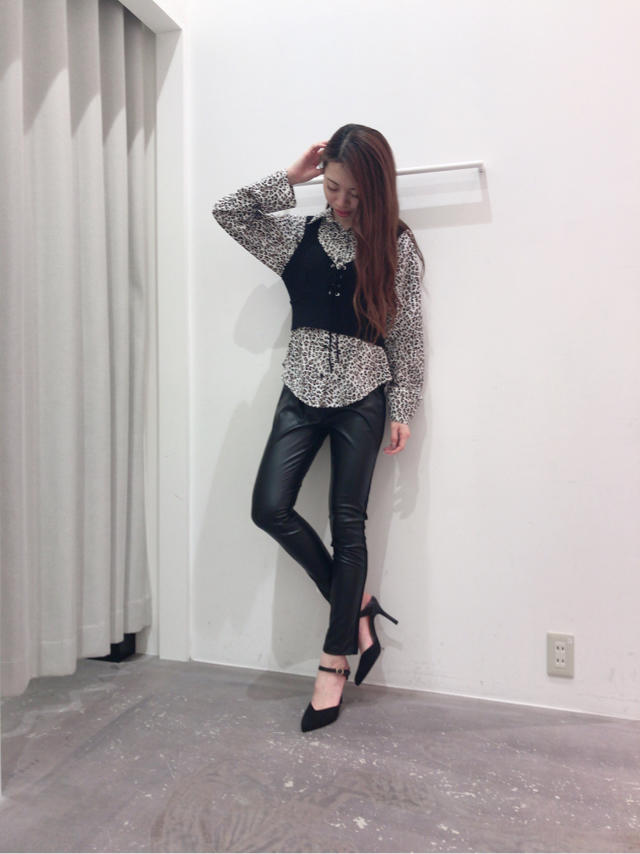 【ꫛꫀꪝ✧‧˚】レオパード柄シャツ×フェイクレザーパンツで辛口 Style✨