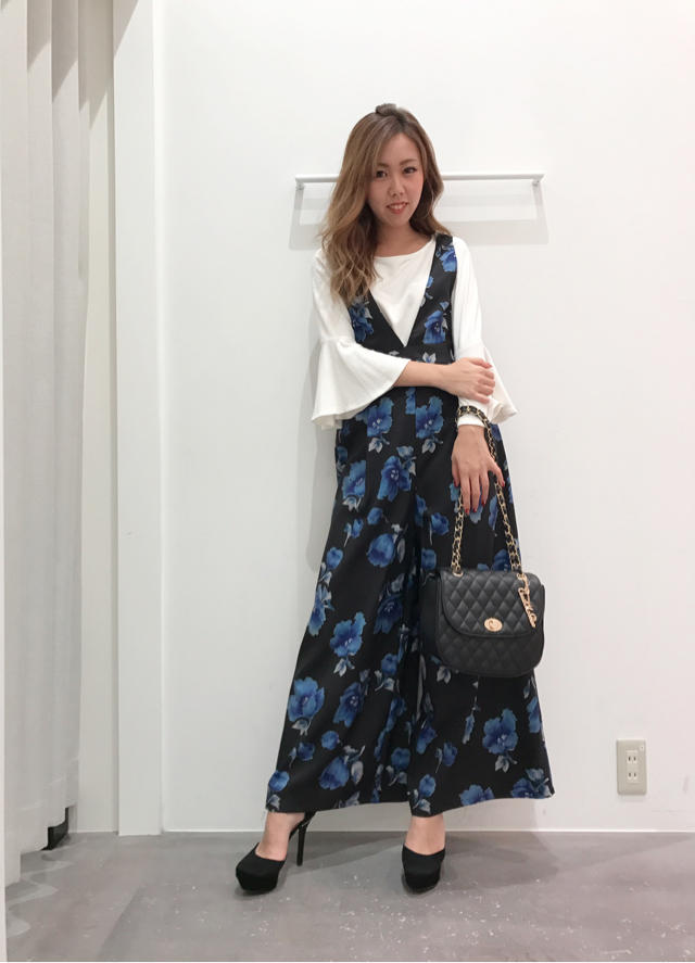 これ一枚でトレンドスタイルに…♡インナー付き花柄オールインワン♡あんな