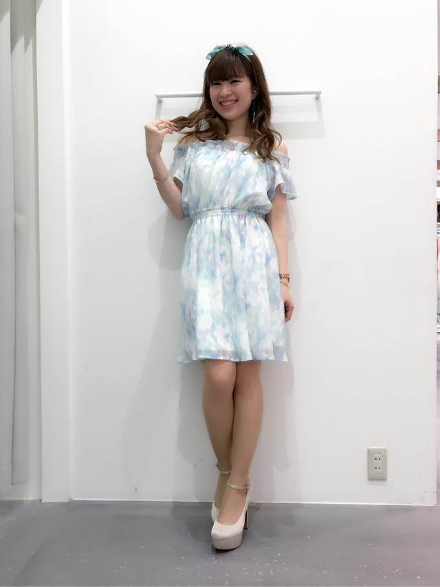 セシルらしさ満載♡ぼかし花柄オフショルワンピース♡母とお買い物へ♡まみたす