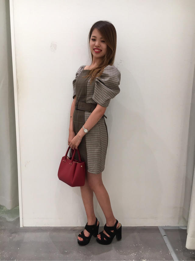 みなさんお久しぶりです❤️ みく店頭コーデ❤️ パワショルチェックワンピース❤️