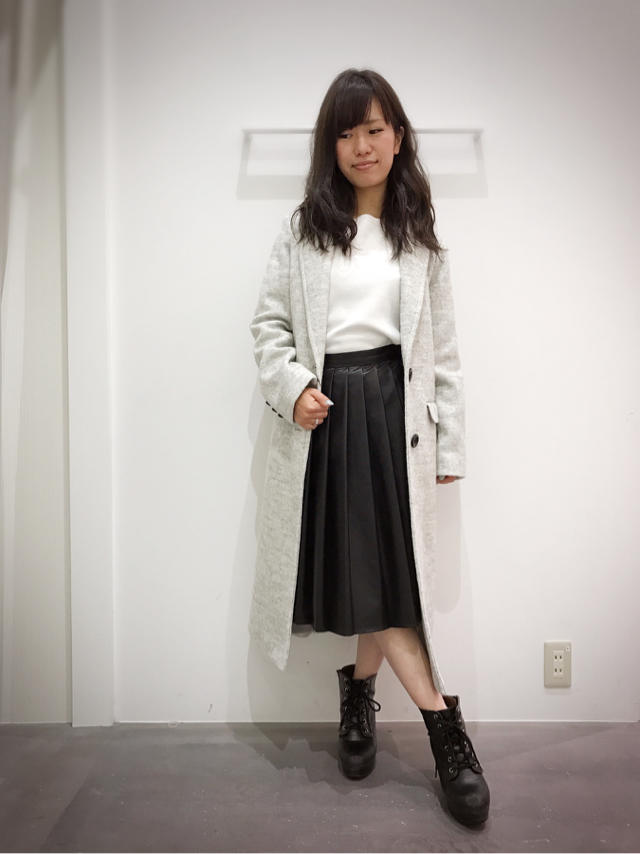 しほみんイメチェンコーディネート♡♡今年注目の素材です！！♡♡得意な顔で♡♡ しほみん